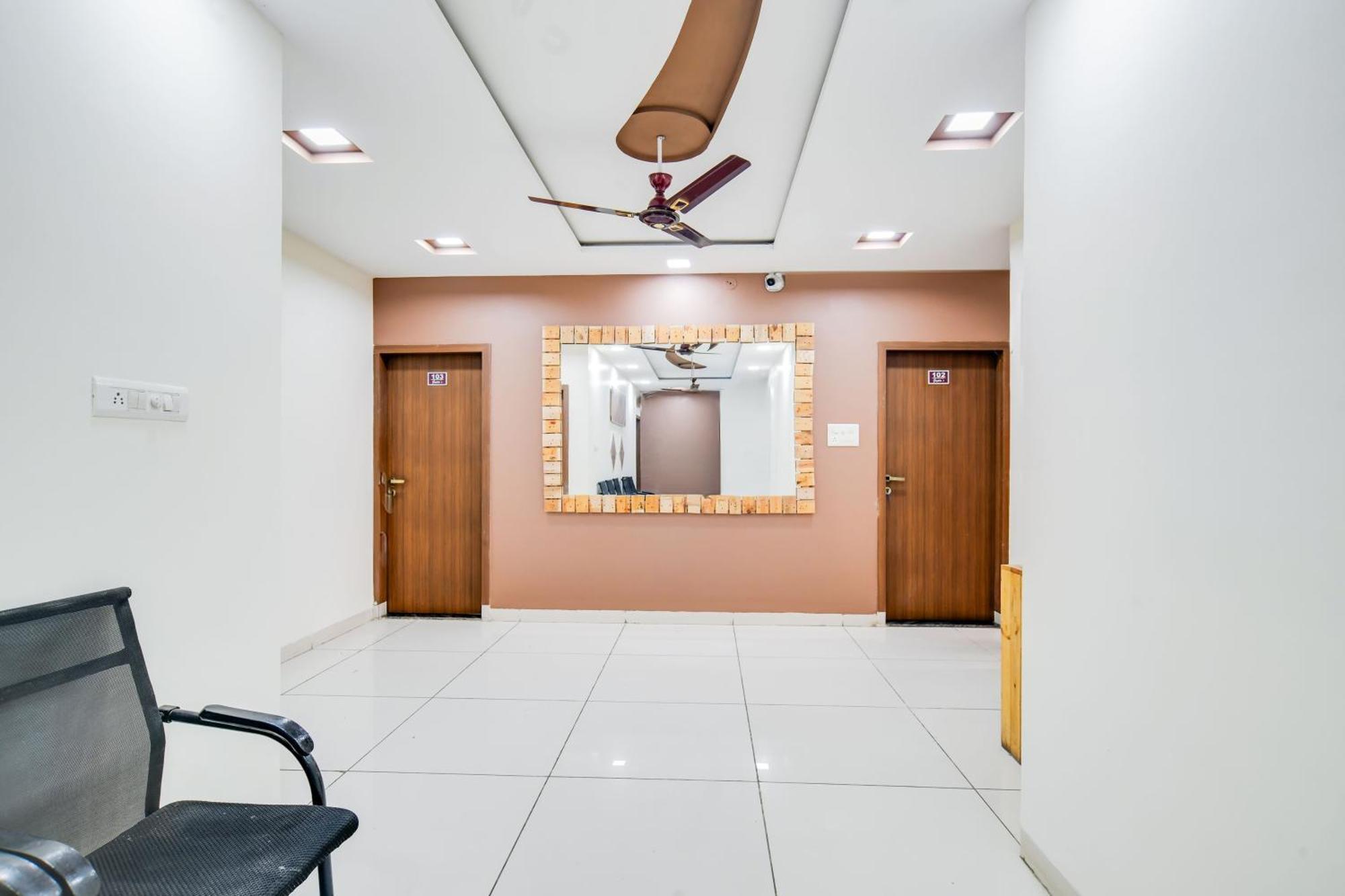 Super Collection O Indore Near Omax City 1 Kanadiya Ngoại thất bức ảnh
