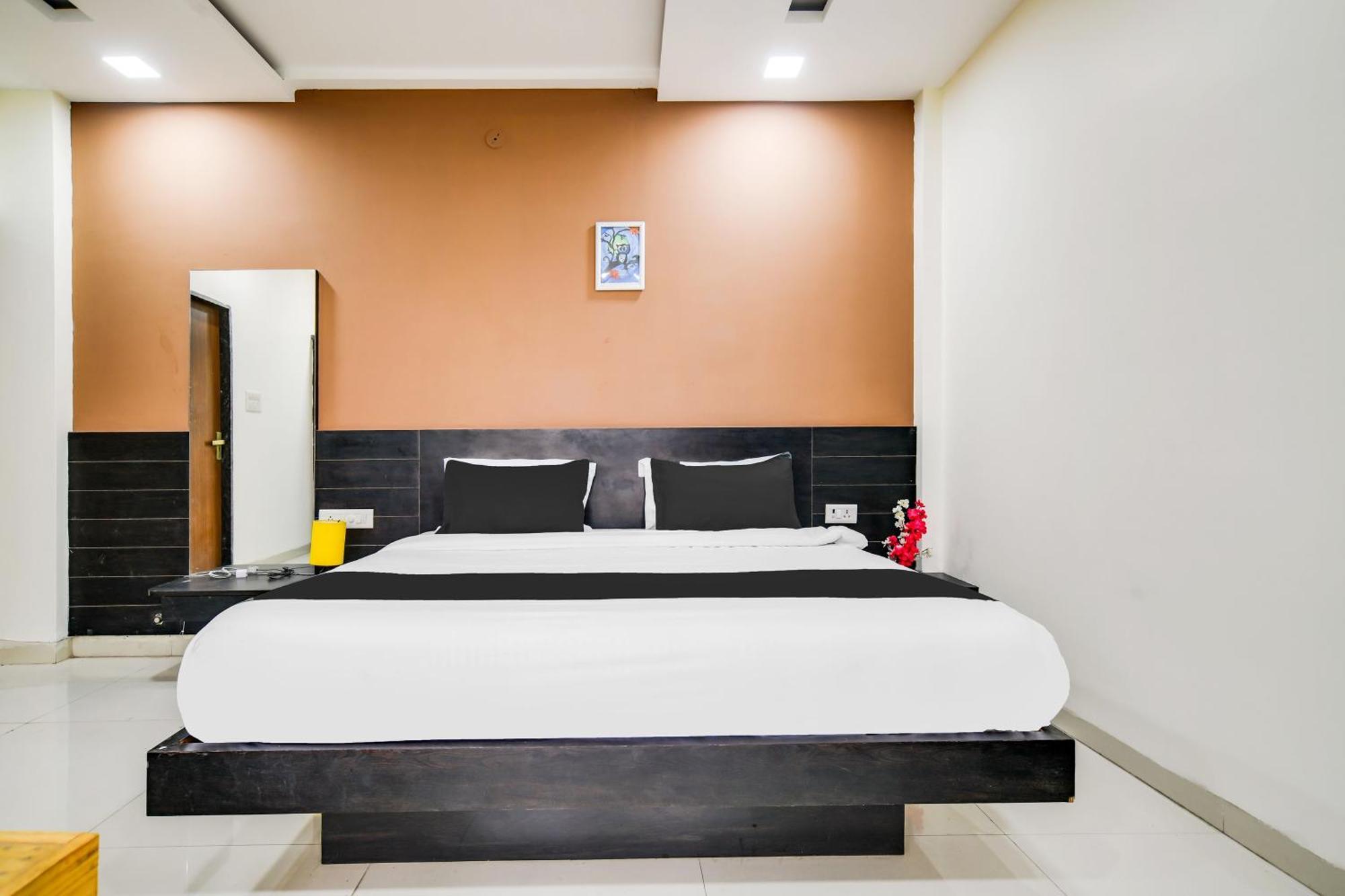Super Collection O Indore Near Omax City 1 Kanadiya Ngoại thất bức ảnh