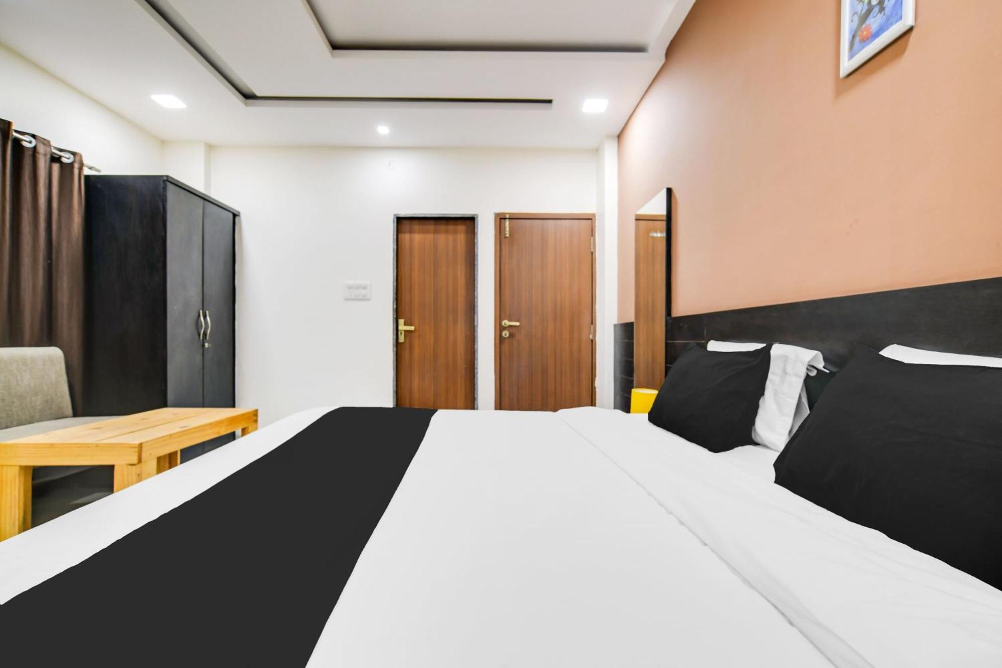 Super Collection O Indore Near Omax City 1 Kanadiya Ngoại thất bức ảnh