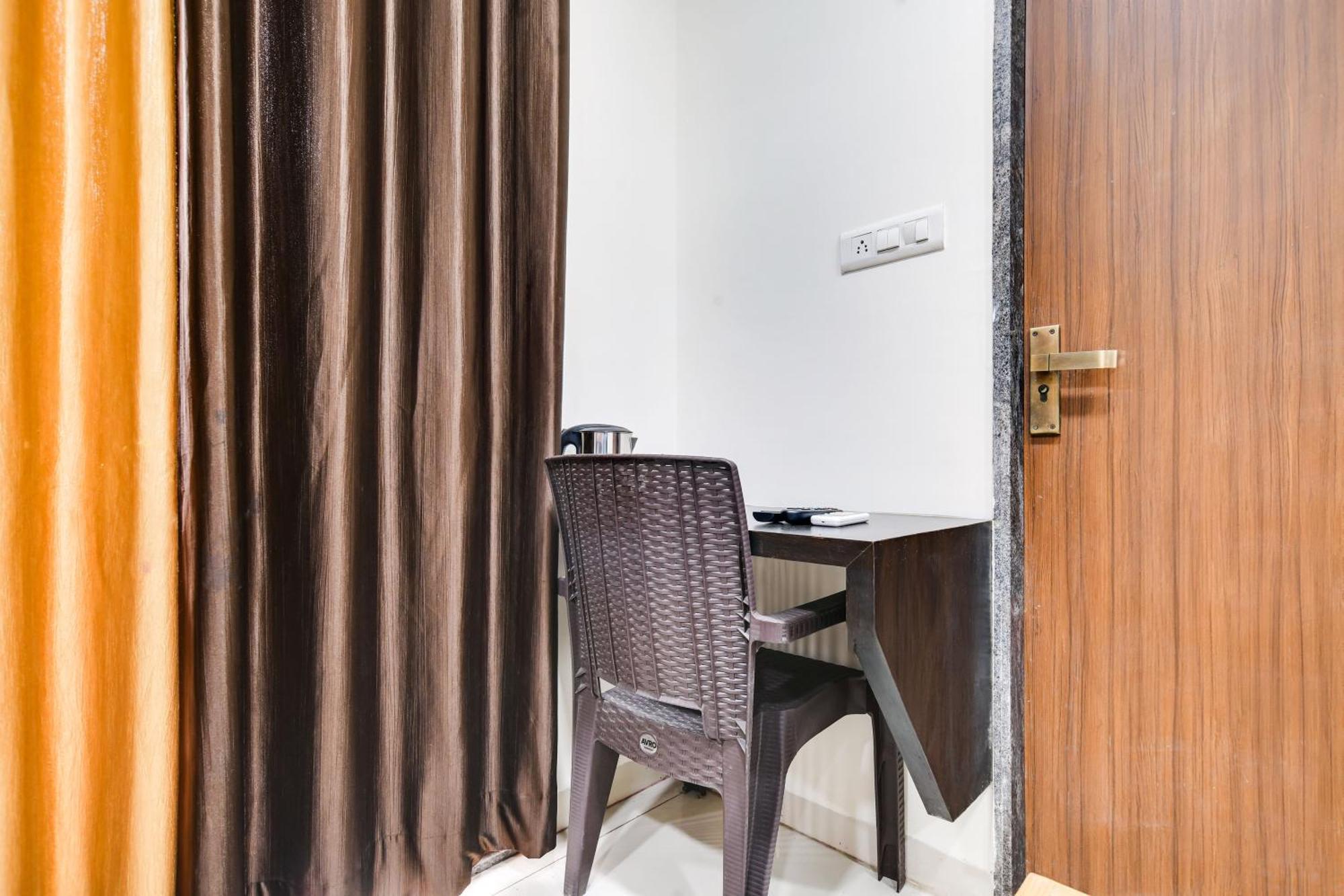 Super Collection O Indore Near Omax City 1 Kanadiya Ngoại thất bức ảnh